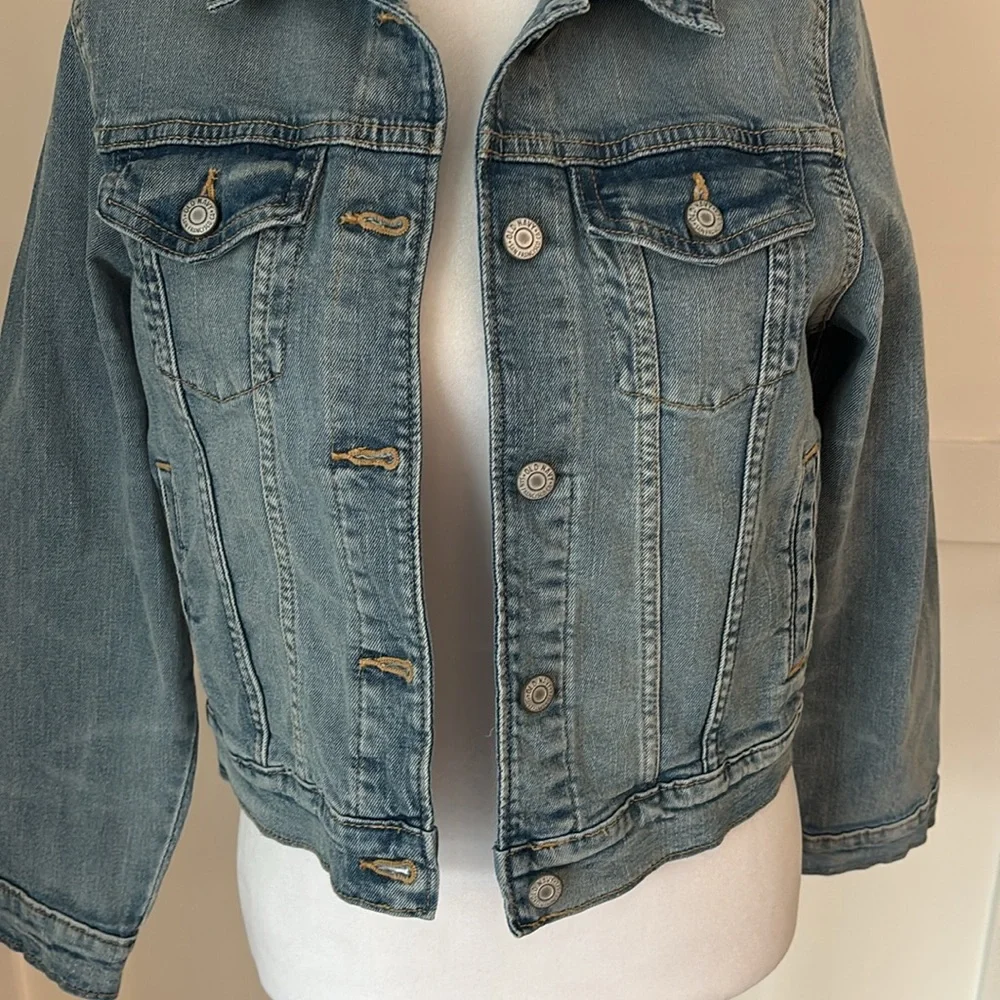 Old Navy Blue Denim Jacket kids size 10-12 in excellent condition